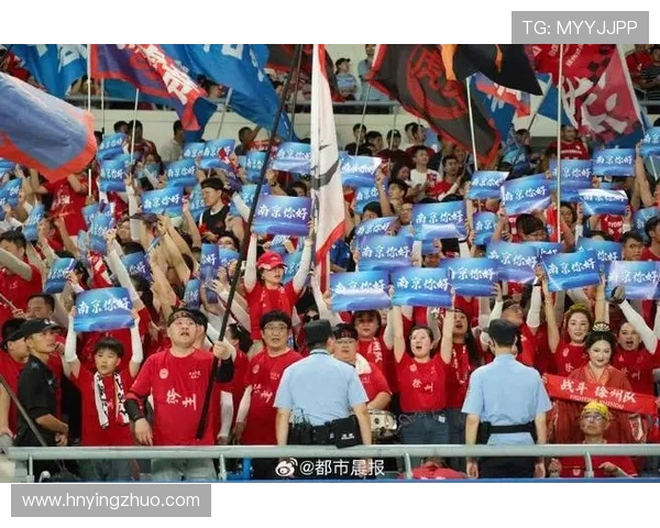 最红啦啦队出征苏超！激情助威点燃绿茵场